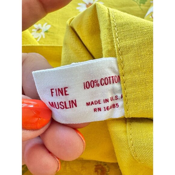 Vintage 60s floral pillowcases, golden yellow, roses & daisy flowers, Pepperell - Picture 8 of 9